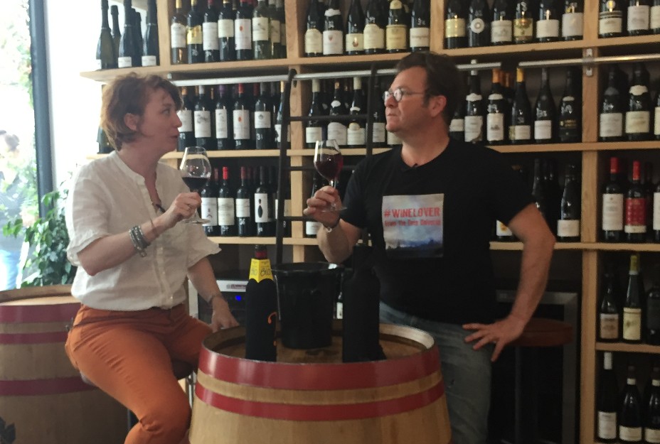 [COMPLET] 20190522_PETITECHAUSSETTE_AG_ON_VinRougeSupermarche_10Euros.mp4.smil