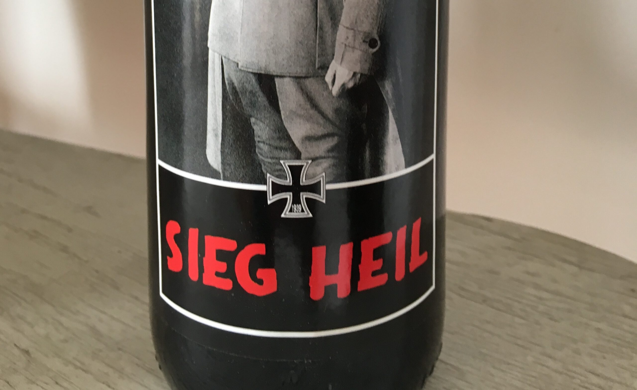 [COMPLET] 20180801_ACTU_ON_LeVinHitler.mp4.smil