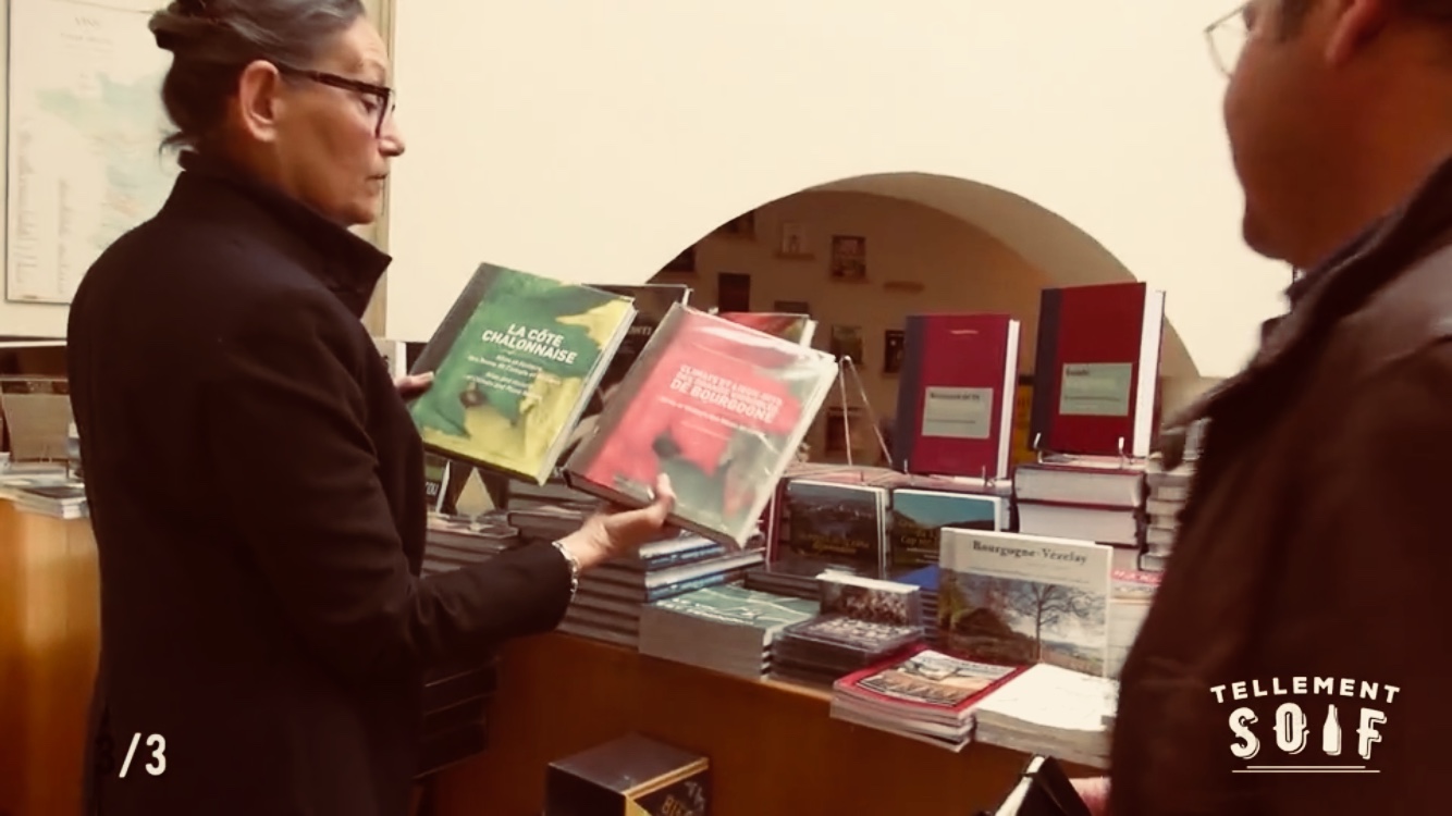 [COMPLET] 20181108_REPORTAGE_AG_Anne_Athenaeum_3_guides_de_vin_Bourgogne_.mp4.smil