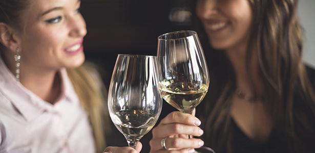 Pourquoi utilise-t-on l&rsquo;expression vin féminin ?
