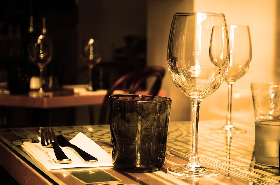 Dans quel ordre servir ses bouteilles de vins pendant un repas ?